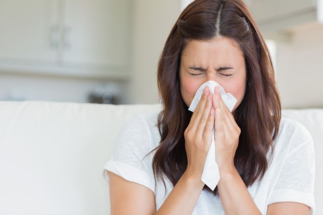Πώς ξεχωρίζουμε τον κοροναϊό από τις ανοιξιάτικες αλλεργίες