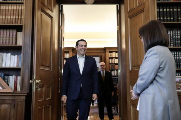 Οταν η Πρόεδρος συνάντησε τον Τσίπρα