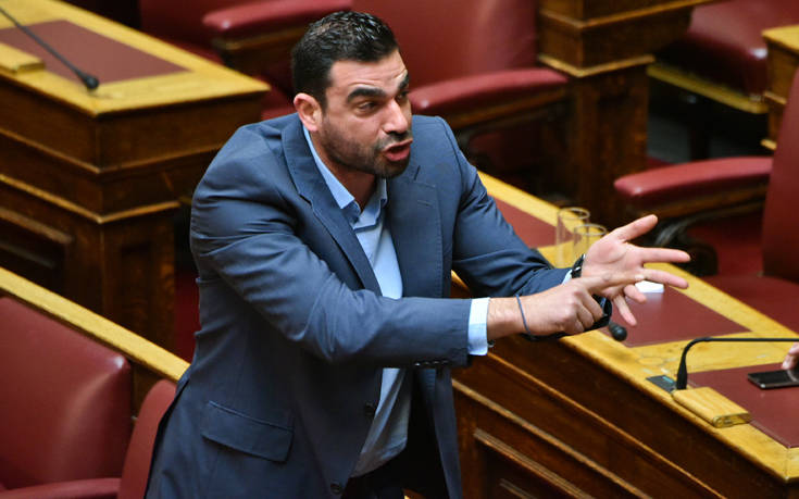 Γέλιο μέχρι δακρύων στο Twitter για τα ελληνικά του Κωνσταντινέα