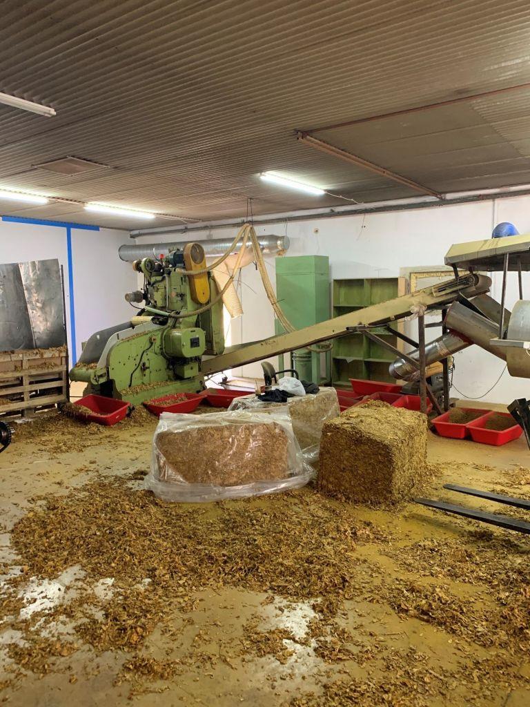 Εντόπισαν παράνομο εργοστάσιο καπνού – Κατασχέθηκαν 25 τόνοι