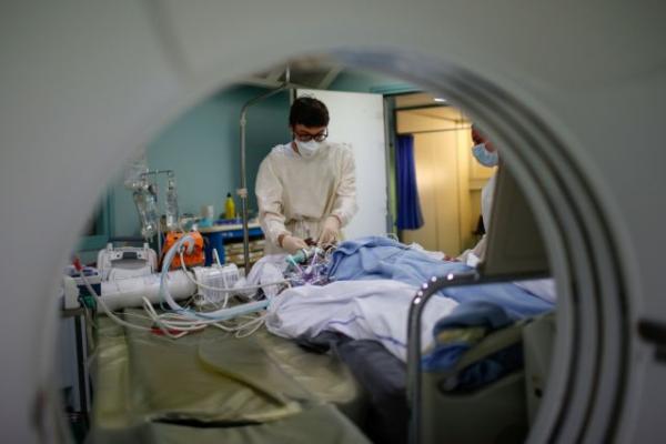 Μελέτη για κοροναϊό: Πότε μειώνεται το ιικό φορτίο