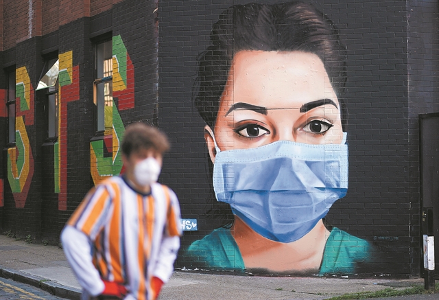 Αυτοί που εγκλώβισε ο κοροναϊός στα ξένα – Συγκλονιστικές μαρτυρίες