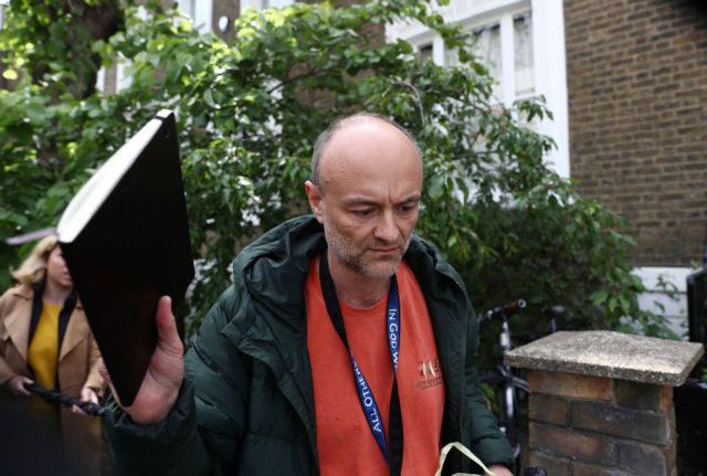 Την παραίτηση του Κάμινγκς ζητάει η αντιπολίτευση – Διαψεύδει τα δημοσιεύματα η Ντάουνινγκ Στριτ