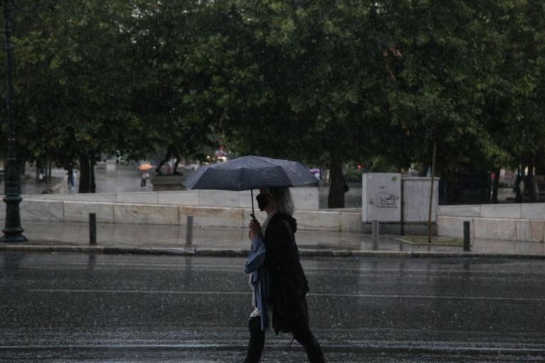 Τρελάθηκε ο καιρός: Από τον καύσωνα στο χιόνι – Πότε θα υποχωρήσει η κακοκαιρία