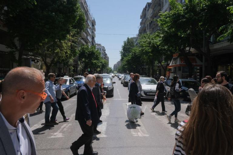 Οι δύο κρίσιμες Δευτέρες που μας φέρνουν πιο κοντά στην κανονικότητα – «Πράσινο φως» για εστίαση και ελεύθερες μετακινήσεις