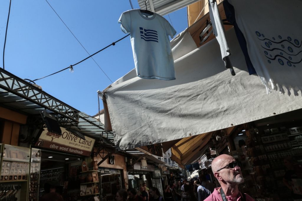 Έρευνα ΠΑΜΑΚ: Οι Έλληνες θέλουν τουρισμό, αλλά υπό προϋποθέσεις