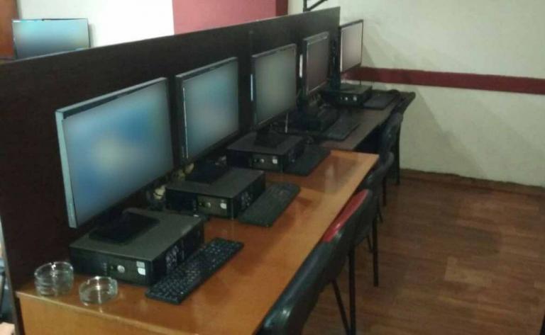 Είχαν μετατρέψει κατάστημα σε «μίνι καζίνο» – Δύο συλλήψεις