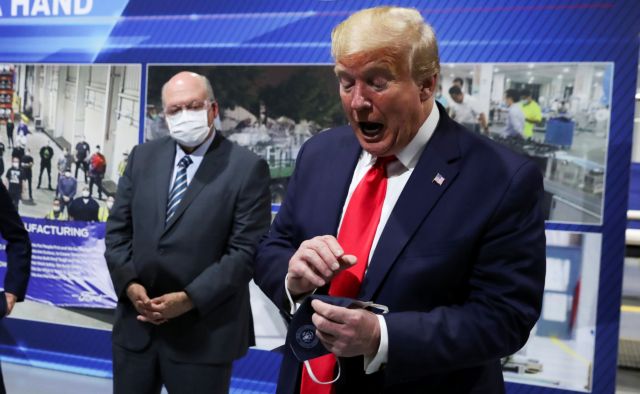 Τραμπ: Φοράω μάσκα... αλλά όχι μπροστά στους δημοσιογράφους