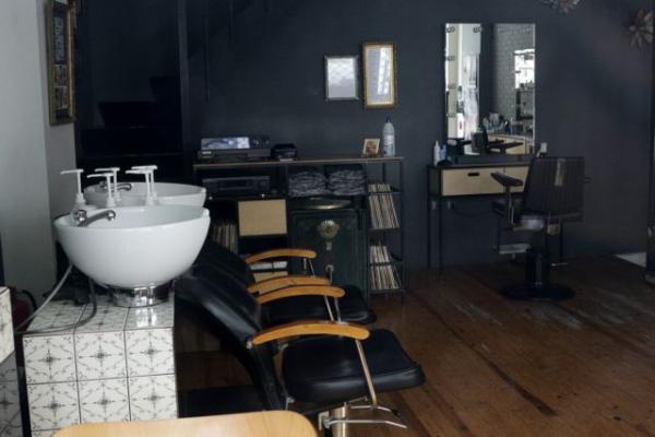 Άρση μέτρων: Πρεμιέρα με μάσκες και γάντια στα κομμωτήρια