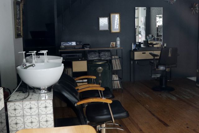 Άρση μέτρων: Πρεμιέρα με μάσκες και γάντια στα κομμωτήρια