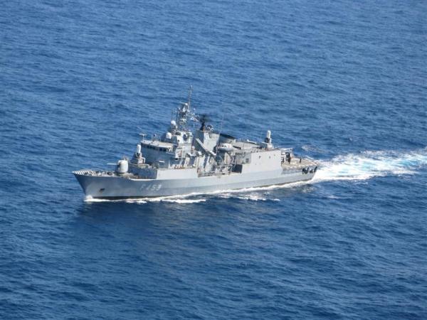 «Ανέβασε»την ελληνική σημαία ο στρατός του Χαφτάρ – Χαιρετίζει την αποστολή ελληνικής φρεγάτας στη Λιβύη