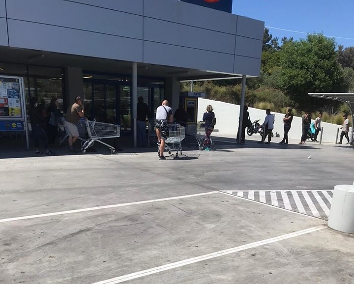 Σάμος: Καταγγελία για σούπερ μάρκετ που εφάρμοσε ουρά για Έλληνες και ουρά για μετανάστες