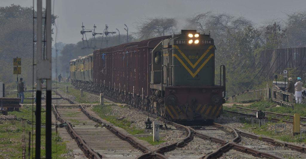 Ινδία: Τρένο έπεσε σε εργάτες που κοιμόντουσαν στις ράγες