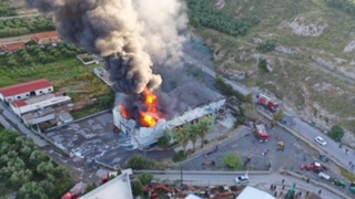 Κρήτη : Τεράστιες καταστροφές από τη φωτιά σε εργοστάσιο ελαιολάδου