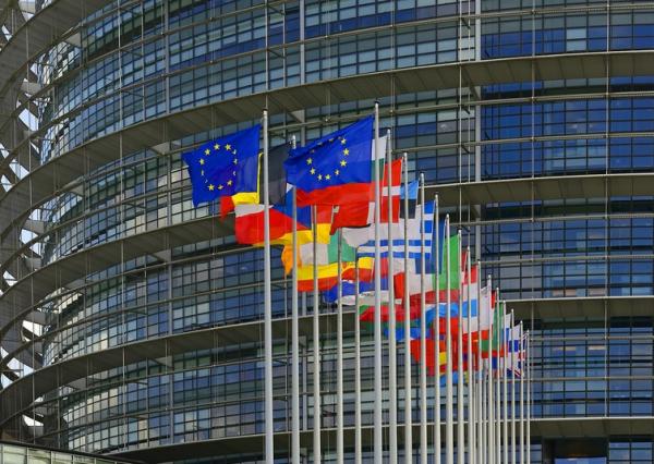 Amid bleak economic scenarios, Athens pins hopes on 33.4bn euro in EU aid, loans