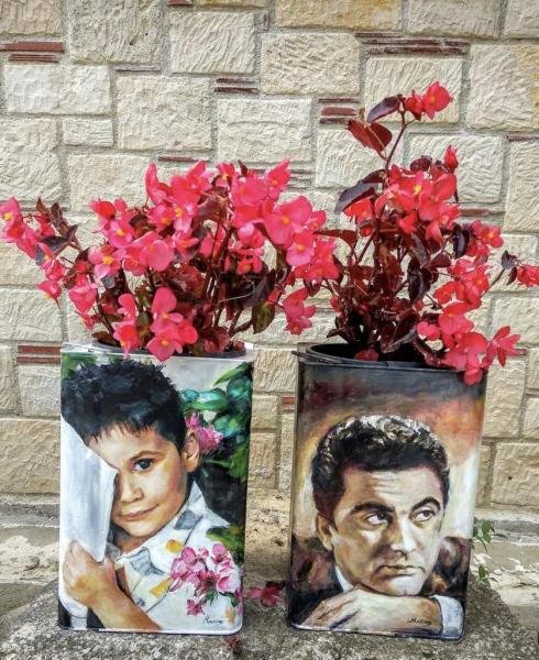 Σε έργα τέχνης μετατρέπονται πόρτες στην Άφυτο Χαλκιδικής