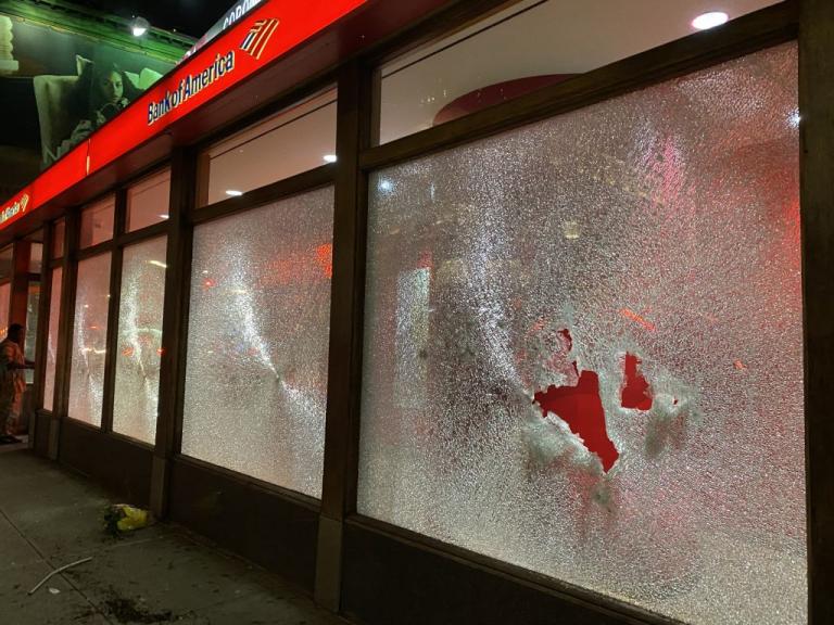 Η δολοφονία Φλόιντ βάζει «φωτιά» στις ΗΠΑ – Ομογενής περιγράφει στο in.gr το χάος που επικρατεί