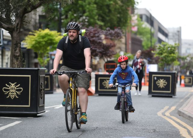 Βρετανία: Ο απολογισμός των νεκρών αυξήθηκε κατά 170, η μικρότερη αύξηση από τον Μάρτιο