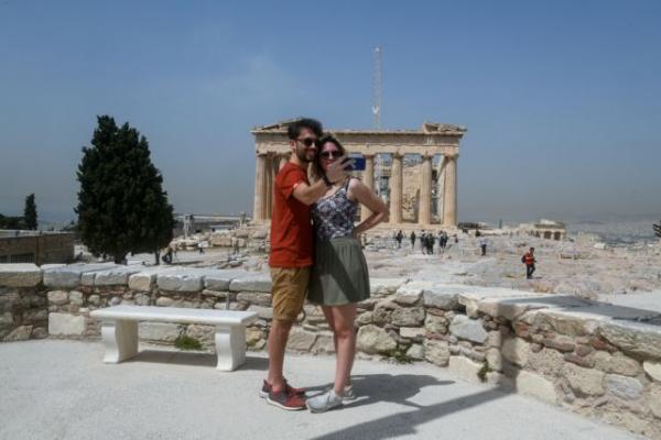 Το άνοιγμα των αρχαιολογικών χώρων έστρεψε όλα τα φώτα στην Ελλάδα – «Η Ακρόπολη θα λάμπει πάντα»