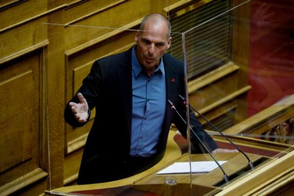 Βαρουφάκης : Η ύφεση θα φτάσει μπορεί να φτάσει και στο 15%