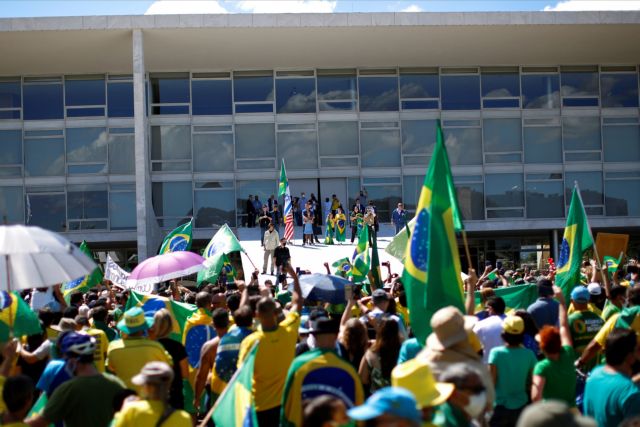 Κοροναϊός : Νέα ρητορική κατά των μέτρων από τον Μπολσονάρου - Πάνω από 6.000 νεκροί στη Βραζιλία