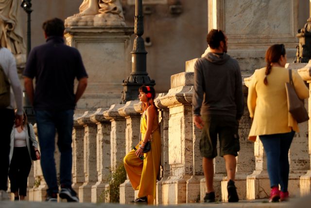 Ιταλία: Ο ιός φεύγει με «ταχύ βήμα» λένε οι ειδικοί – Μείωση των νέων κρουσμάτων