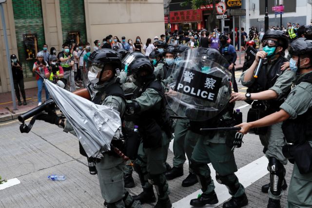 Χονγκ Κονγκ: Με δακρυγόνα η αστυνομία διέλυσε αντικυβερνητικούς διαδηλωτές
