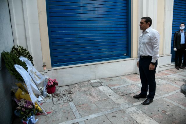 Marfin : Κατάθεση στεφάνου από τον Τσίπρα με επίθεση κατά του Μητσοτάκη