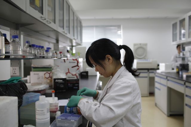 Η Κίνα προωθεί εναλλακτικές θεραπείες για την καταπολέμηση του κοροναϊού