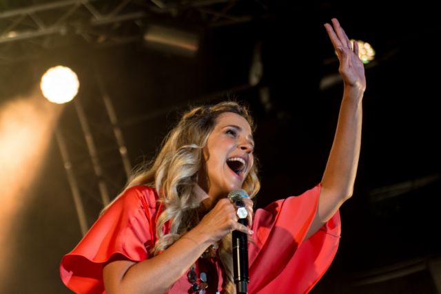 Η Νατάσσα Μποφίλιου ζωντανά από το Φάρο του Νιάρχος