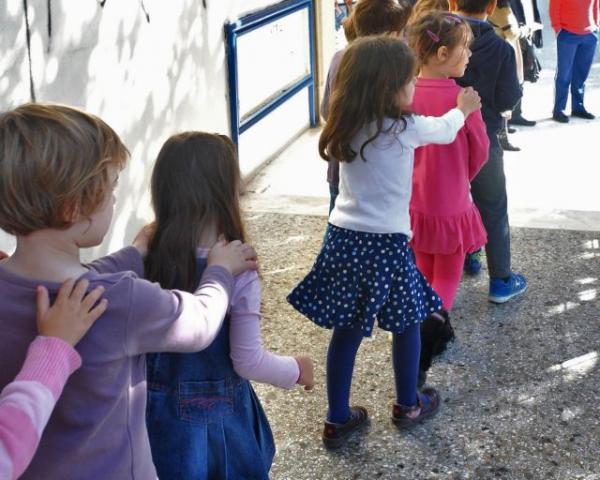Δημοτικά σχολεία : Πώς θα επιστρέψουν τα παιδιά – Τι θα κάνουν οι γονείς με τις άδειες