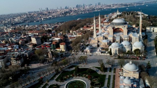 Οργιάζει ο τουρκικός τύπος : Η Αγία Σοφία μετατρέπεται σε τέμενος