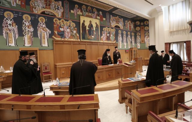 Συνεδρίαση Ιεράς Συνόδου για το άνοιγμα των εκκλησιών – Διαμαρτυρία πιστών