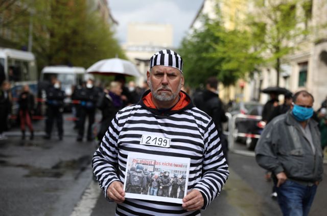 Χιλιάδες Γερμανοί (πάλι) στους δρόμους κατά των περιοριστικών μέτρων για τον κοροναϊό