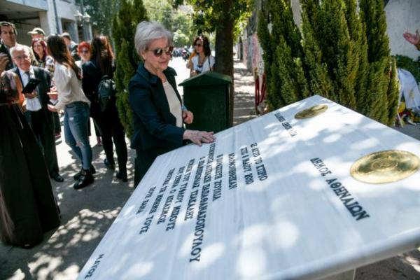 Δέκα χρόνια από την τραγωδία της Marfin : Με συγγενείς θυμάτων μίλησε ο πρωθυπουργός