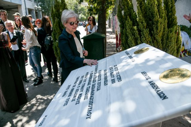 Δέκα χρόνια από την τραγωδία της Marfin : Με συγγενείς θυμάτων μίλησε ο πρωθυπουργός