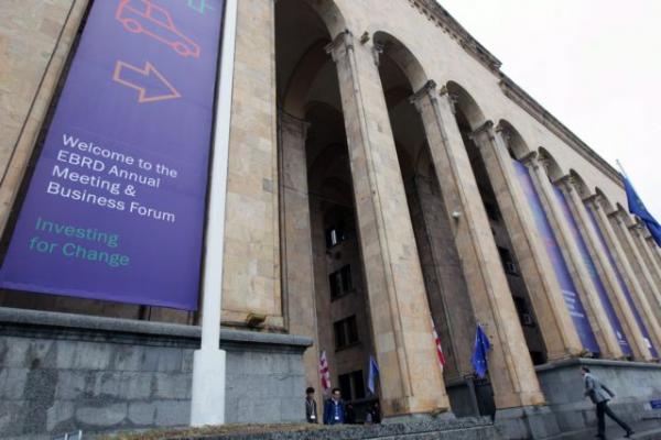 Συρρίκνωση της οικονομίας κατά 6% προβλέπει για φέτος στην Ελλάδα η EBRD