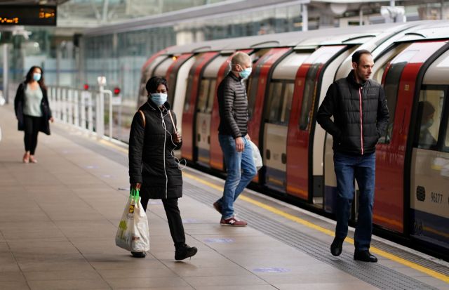 Βρετανία: Το 43% θεωρεί κακούς τους χειρισμούς Τζόνσον για τον κοροναϊό