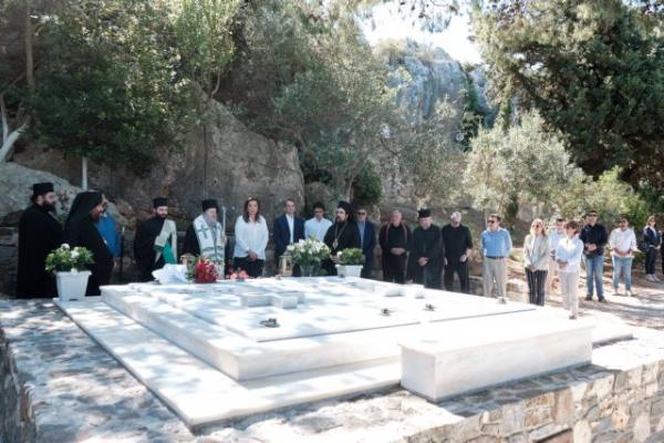 Στα Χανιά ο πρωθυπουργός – Συγκίνηση στο μνημόσυνο του Κωνσταντίνου Μητσοτάκη