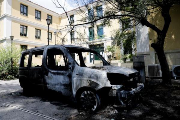 Ένωση Εισαγγελέων : Καταδικάζει την εμπρηστική επίθεση στην Ευελπίδων