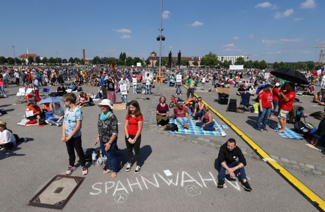 Γερμανία :  Η ακροδεξιά πρωταγωνιστεί σε διαδηλώσεις κατά του lockdown