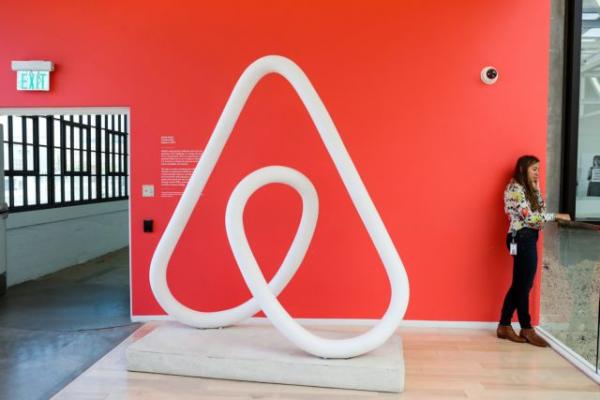 Airbnb : Ο κοροναϊός αναγκάζει τους ιδιοκτήτες να πουλήσουν τα ακίνητά τους