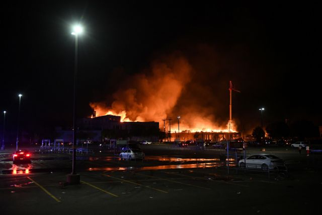 ΗΠΑ : Οι αστυνομικοί που δολοφόνησαν τον Τζορτζ Φλόιντ ενδέχεται να επιστρέψουν στο σώμα