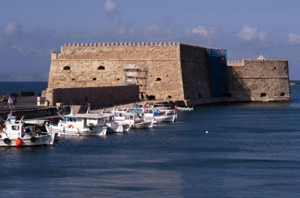 Εξετάζεται η απελευθέρωση της μετακίνησης σε Κρήτη, Ρόδο, Κέρκυρα
