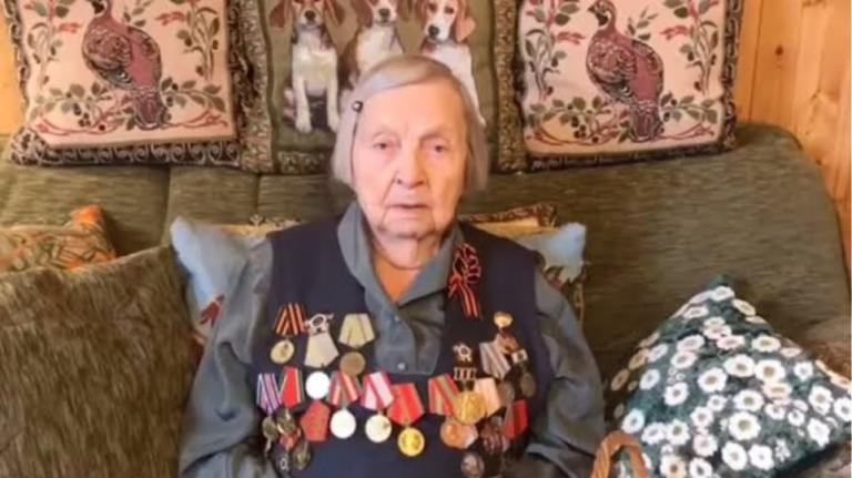 Κοροναϊός: Χρήματα για τους γιατρούς που πέθαναν από τον ιό συγκεντρώνει 97χρονη Ρωσίδα