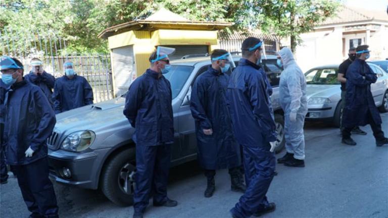 Από κηδεία Ρομά «έσκασαν» τα κρούσματα στον οικισμό της Λάρισας – Η εικόνα που δείχνει συνωστισμό