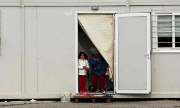 Σαρωτικοί έλεγχοι σε τρεις ΜΚΟ και σε δύο δομές προσφύγων από την ΕΑΔ – Τι κατασχέθηκε