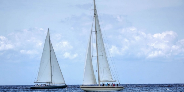 Editorial To Vima: The winds fill the sails, the winds shred them