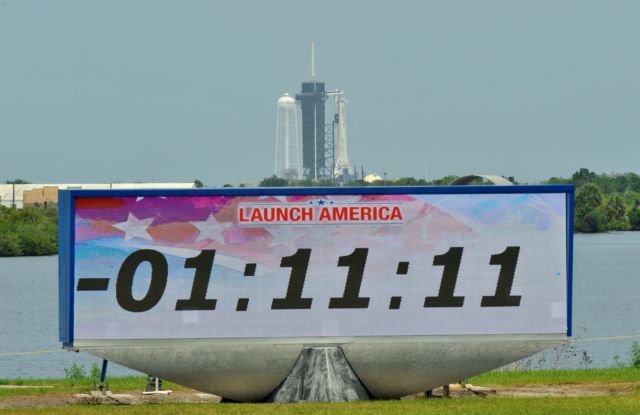 Live: Ιστορική στιγμή – Καρέ καρέ η εκτόξευση της SpaceX στο Διάστημα