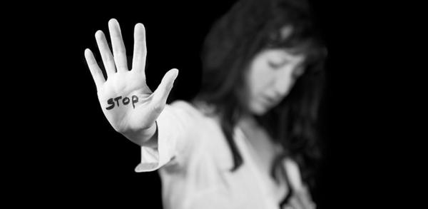 Η φωνή τριών θυμάτων ενδοοικογενειακής βίας στη Βουλή